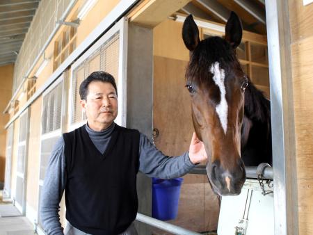 　ワンアンドオンリーで悲願のダービー制覇を狙う橋口弘次郎調教師＝栗東トレセン（撮影・山口　登）