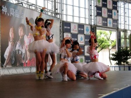 　新曲を披露したＡｍａｇａｍｉ　Ｓｉｘ＝尼崎ボート