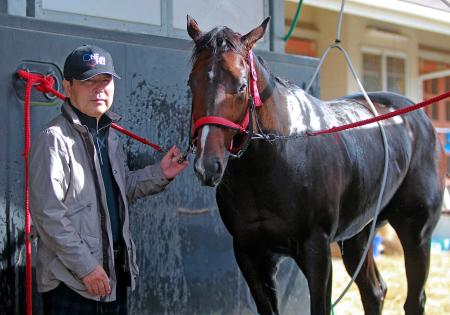 デイリー杯２歳Ｓで歴代最多５勝目を狙う橋口師＆ナヴィオン（撮影・石湯恒介）