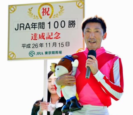 　２Ｒ、ノースストームで年間１００勝達成の蛯名＝東京競馬場（撮影・田村亮介）