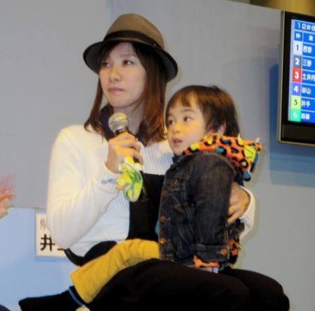 　住之江のイベントに、息子の丈虎君を連れて登場した魚谷香織