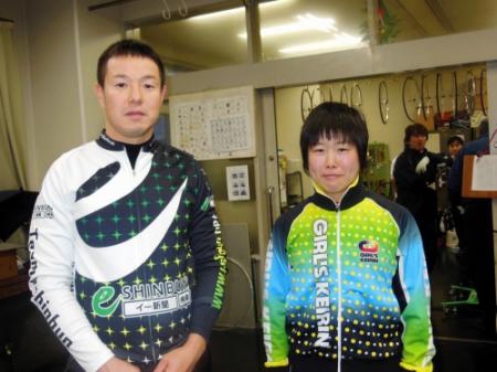 師弟で初の同時あっせんとなる師匠の川村晃司（左）と弟子の山路藍