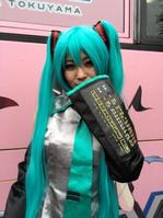 【ボート】初音ミクのコスプレでＰＲ