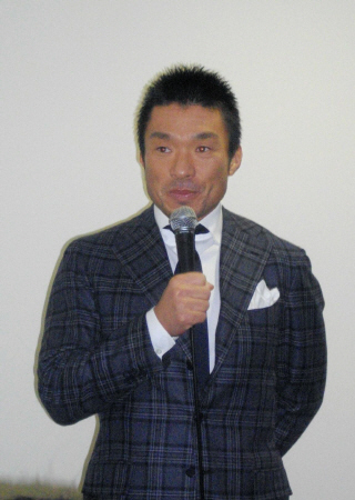 ファンにグランプリ優勝を報告する武田豊樹