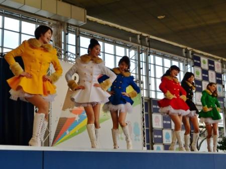 今年度最後のミニライブを行ったＡｍａｇａｍｉ　Ｓｉｘ（左から）益田あゆみ、辻絵里華、青山友美、内川樺月、史織、ｍｉｗａｃｏ