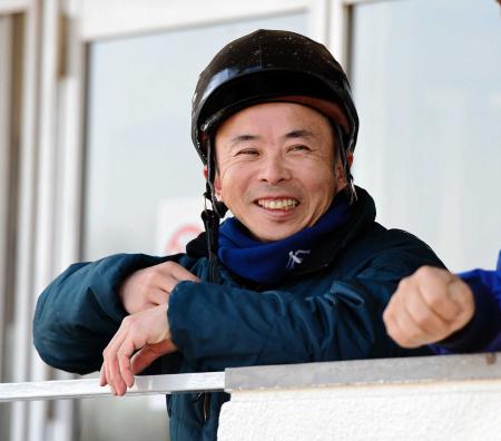 　いよいよ管理馬をレースへ出走させる中舘師