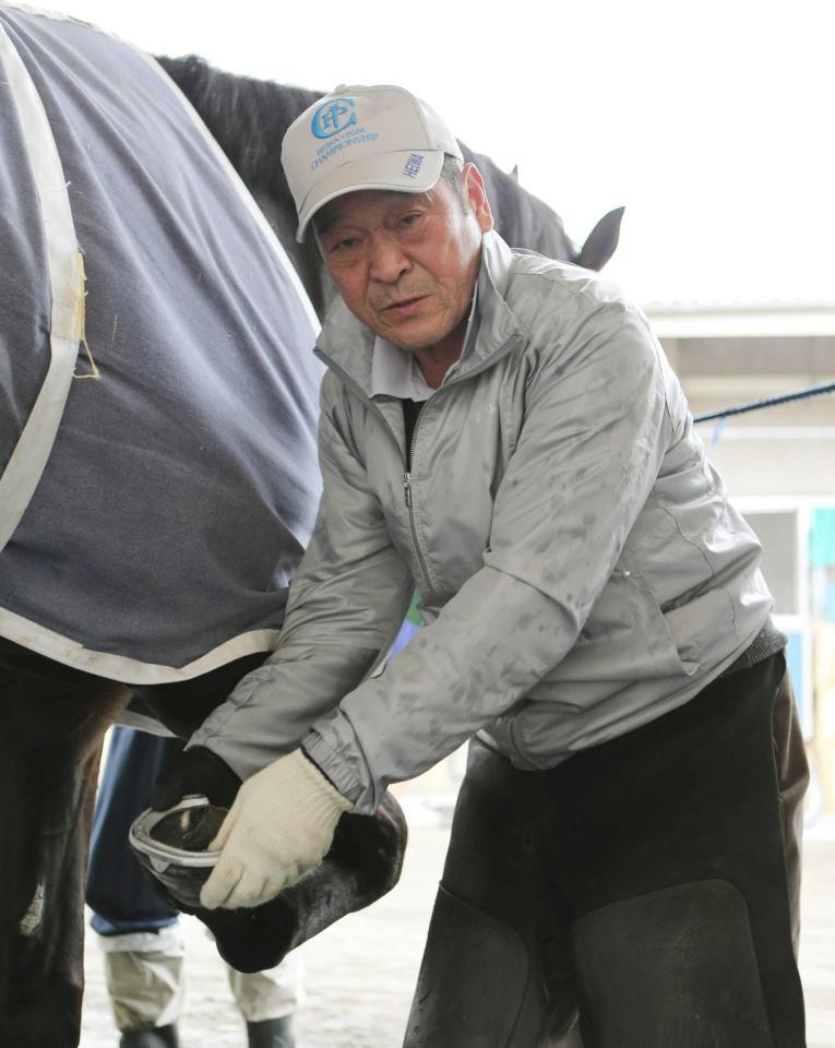 　キャットコイン、ココロノアイの佐藤盛男装蹄師