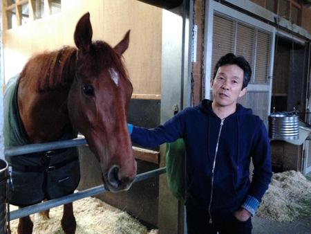 　桜花賞Ｖから一夜明け、梅田師に奮闘をねぎらわれるレッツゴードンキ