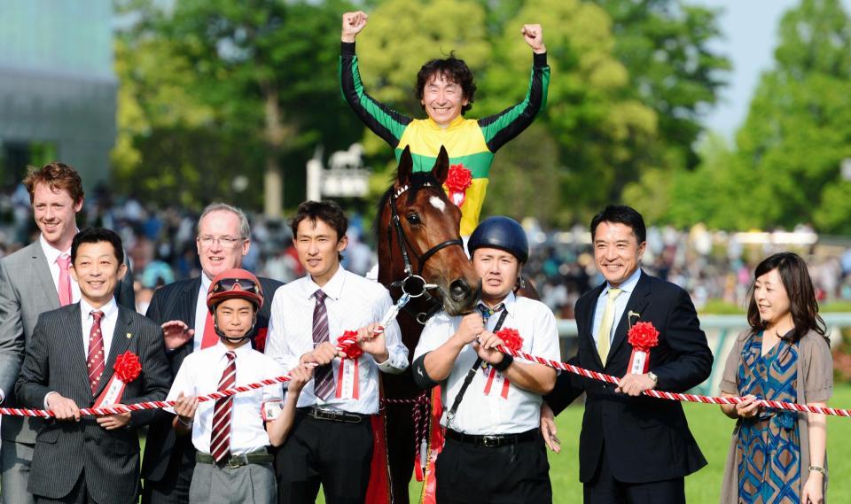 　ＮＨＫマイルＣを制したクラリティスカイと横山典弘騎手（上）