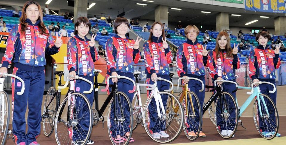 　昨年のガールズ総選挙での“神７”（左から）中村由香里、小川美咲、小林優香、田中麻衣美、加瀬加奈子、石井寛子、石井貴子（千葉）＝１４年９月、前橋競輪場