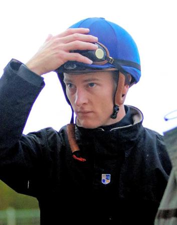 　栗東トレセンを訪れて意気込みを語ったザカリー・パートン