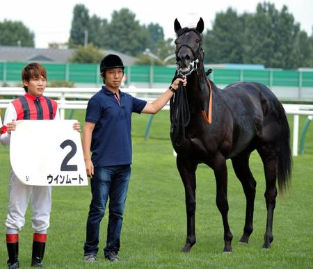 ５Ｒ、メイクデビューを制したウインムート＝札幌競馬場