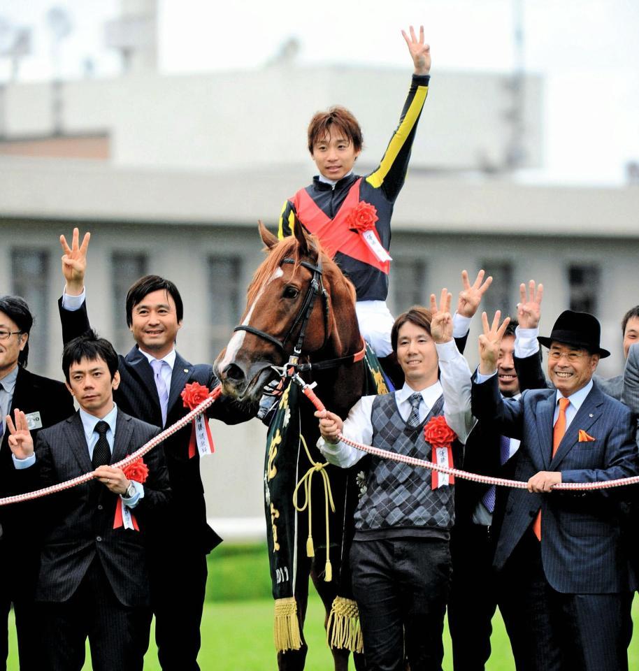 １１年菊花賞で牡馬クラシック３冠を達成したオルフェーヴル