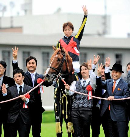 　１１年菊花賞で牡馬クラシック３冠を達成したオルフェーヴル（１１年１０月２３日京都競馬場）