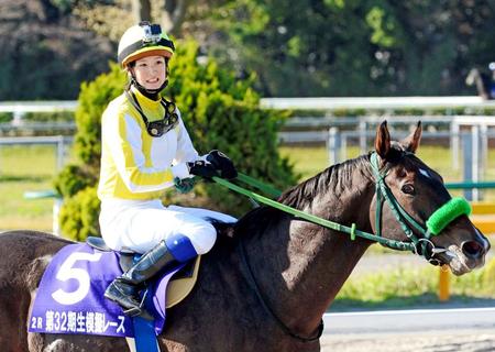 　模擬レース第２レースで３着に終わり、悔しそうな表情を見せる藤田さん