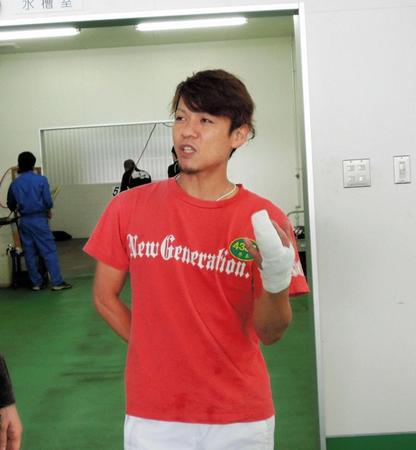 　骨折で無念の帰郷となった平本真之