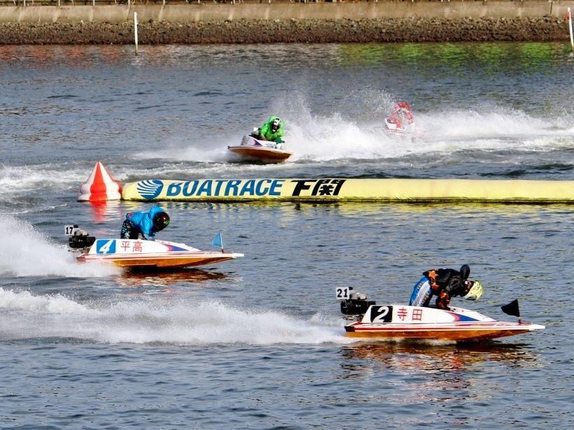 ナイター開催に向け照明設備設置工事が始まったボートレース下関