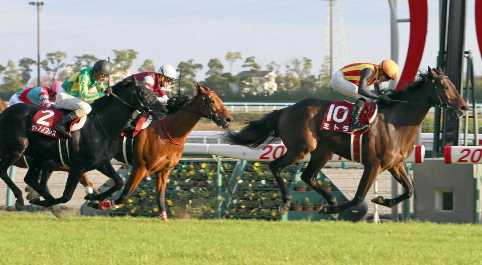 　金鯱賞を制したミトラ（右）