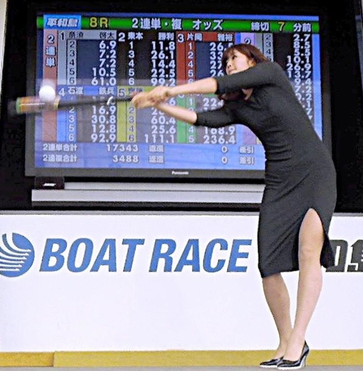 ボート】神スイングの稲村亜美がトークショー/競馬・レース/デイリー