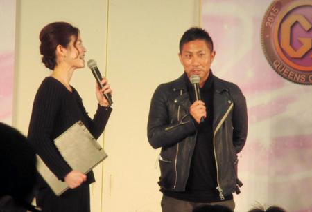 　トークイベントを行った前園真聖（右）