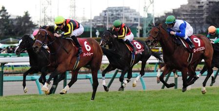 　力強く坂を駆け上がるハートレー