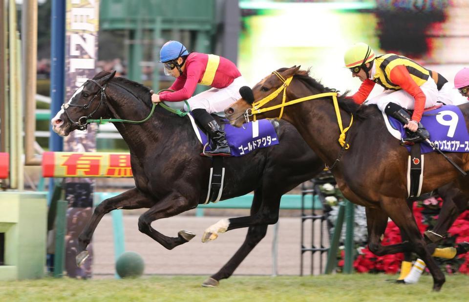 　惜しくも優勝を逃したサウンズオブアース（右）