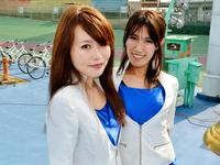 今回の向日町Ｇ３でフラッグガールを務める笠垣有樹子さん（左）と寺内りくさん