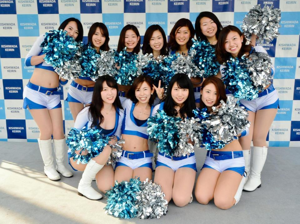岸和田競輪場でパフォーマンスを披露したチアリーディングチーム「ジャガーズ」