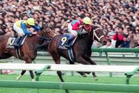 桜花賞を制したファレノプシス＝９８年４月、阪神競馬場