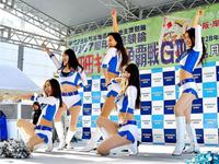 岸和田競輪でパフォーマンスを披露中のジャガーズ