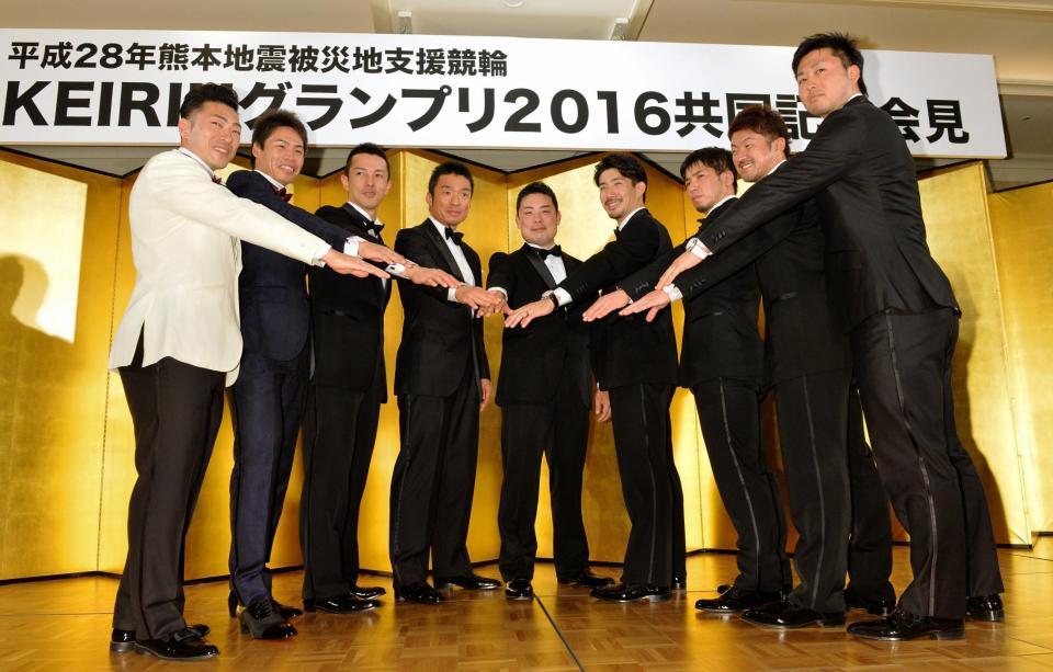 グランプリでの健闘を誓う（左から）新田祐大、浅井康太、稲垣裕之、武田豊樹、岩津裕介、渡辺一成、村上義弘、中川誠一郎、平原康多＝東京・新宿の京王プラザホテル（撮影・西岡正