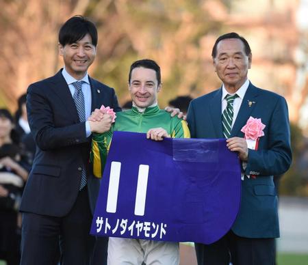 　（左から）池江師とルメールと里見オーナー