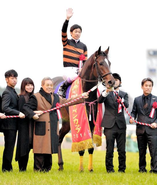 キタサンブラック年度代表馬！「まつり」で競馬界盛り上げた！サブちゃん「感激」