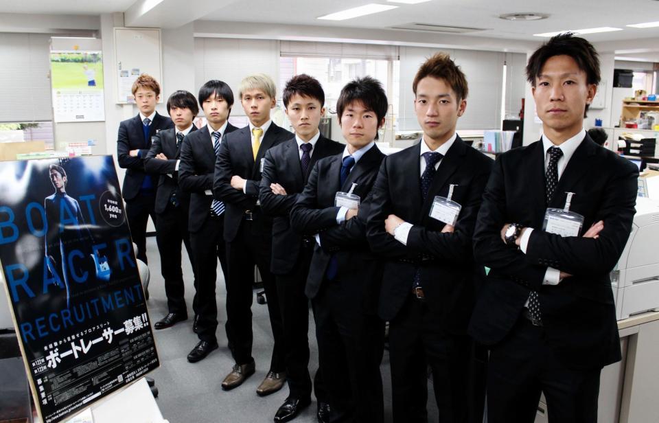 （写真手前から）木下翔太、上條暢嵩、前出達吉、松山将吾、山崎郡、上田龍星、角山雄哉、和田拓也