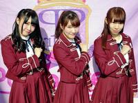 奈良競輪でライブを行ったＰｕｒｐｕｒｅ☆（左から）蒔乃ともみ、渡邊さえ、水川珠里