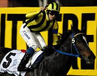 　シーマクラシックを制したハーツクライとルメール（ロイター=共同）