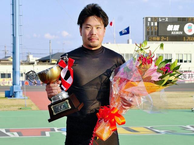 【競輪】松阪で古性優作が自身２回目の記念制覇　まくり追い込みでガッツポーズ