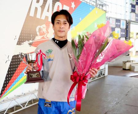 尼崎で12年８カ月ぶりの優勝を飾った田中信一郎