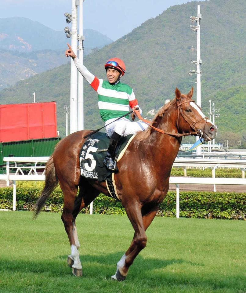 ⭐️キャロットファーム ネオリアリズム 17年クイーンエリザベス2世C額 