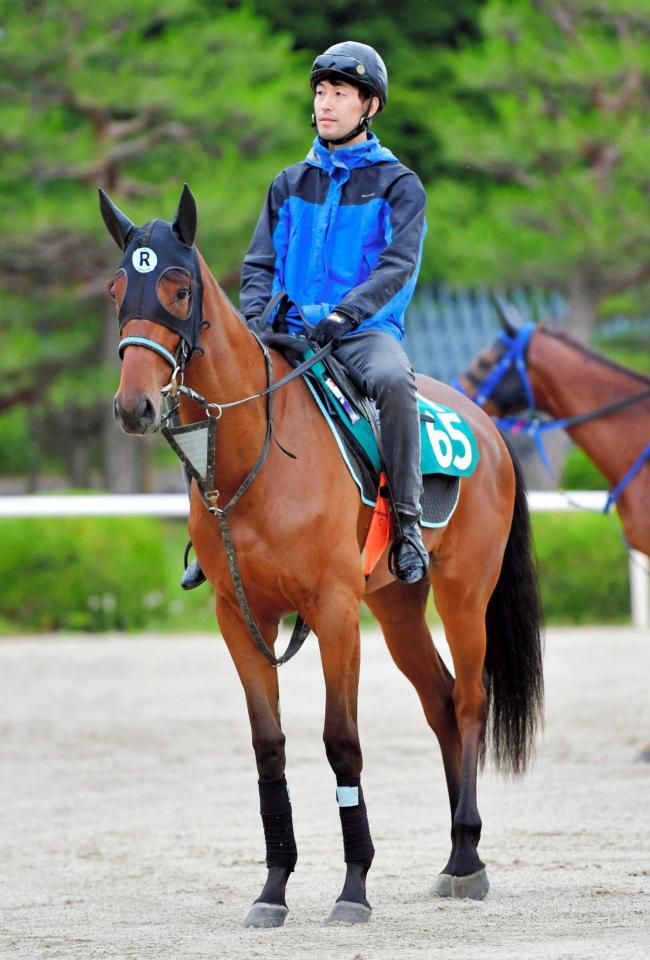 　追い切りで鋭い反応を見せているスカーレットカラー