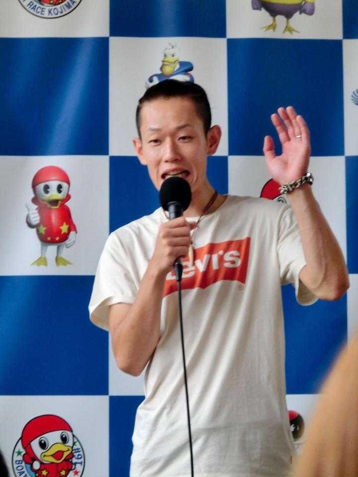 児島ボートで行われた壮行会でファンに意気込みを語る茅原悠紀