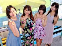 伊東競輪から配信されているニコニコ生放送に出演中の女子４人（左から）木三原さくら、由井香織、潮田ひかる、桜井奈津