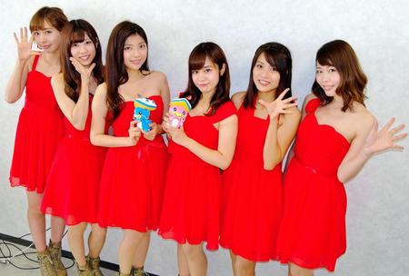 びわこボートでライブを行ったｈｏｎａ（左から）河原さゆり、立花沙也加、涼野はるか、大滝理恵、小日向萌、益田あゆみ