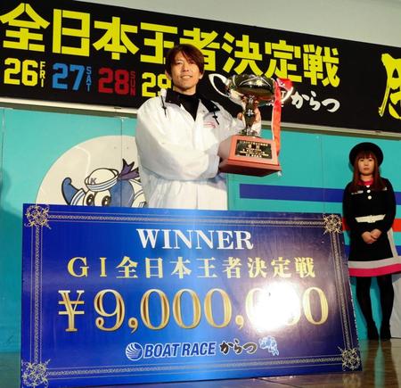 からつ周年を制して笑顔の前本泰和