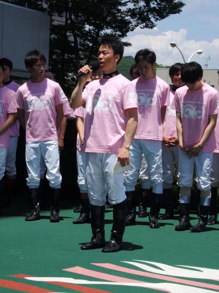 ホットセール - アートトラベルシューズ 福島競馬場開設100周年記念 ジョッキーがイベントPR/競馬 ハンド・アームプロテクション
