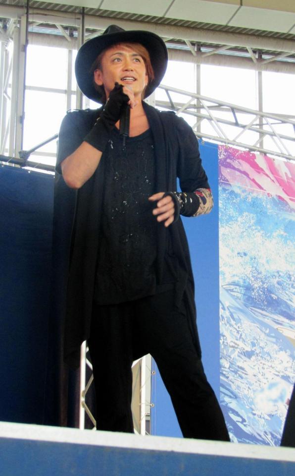 　光ＧＥＮＪＩ時代のヒット曲を熱唱する諸星和己