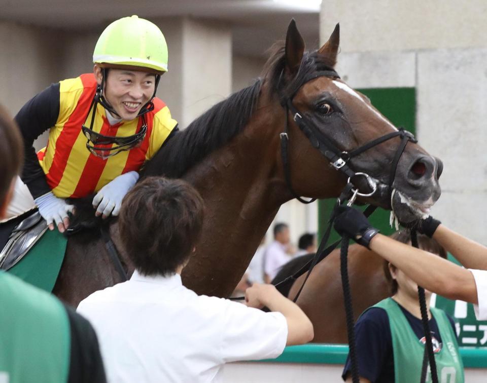 ５着に敗れるもサマー２０００シリーズを優勝したメドウラークと丸田騎手