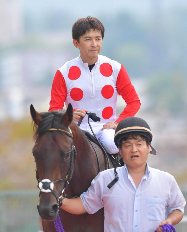 　福永は落馬後も騎乗し、１０Ｒでは勝利を収めた