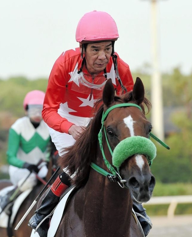 ３４年連続地方競馬年間１００勝を達成した的場文男