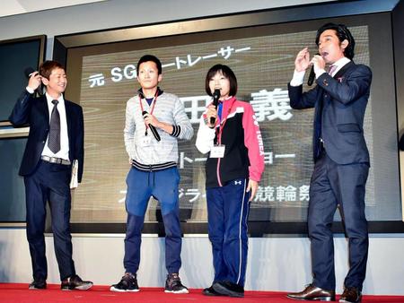 　元ボートレーサーの鎌田義さん（右端）とのトークショーに現役ボートレーサー（左から石野貴之、西山貴浩、日高逸子）が登場